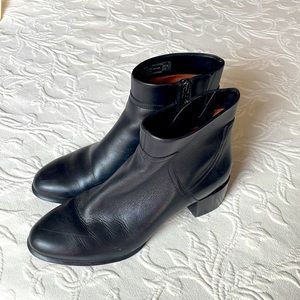 VIONIC Black Booties sz 8